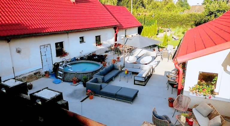 Chalet with hot tub, private pool & yard | Good for workation | Pets are welcome — photo 3