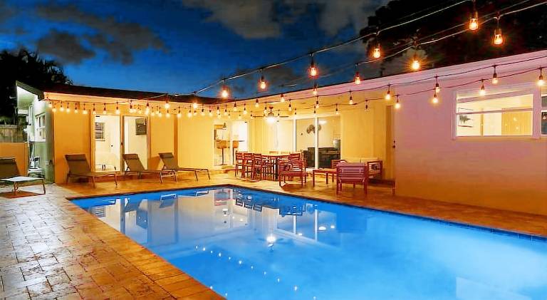 Ample house with pool | Pets allowed in Boynton Beach, FL