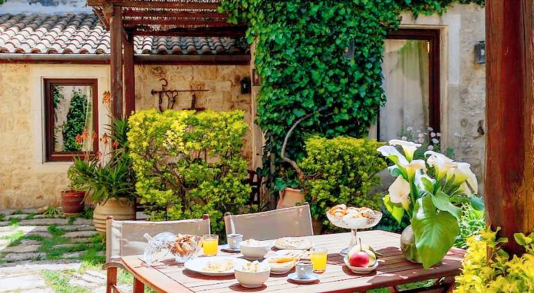 Vacation home with garden & terrace — photo 4