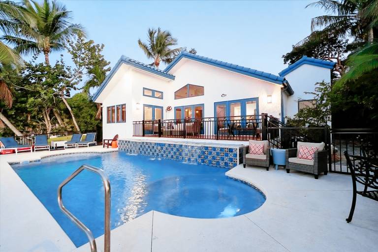Villa with terrace & pool in Marathon, FL