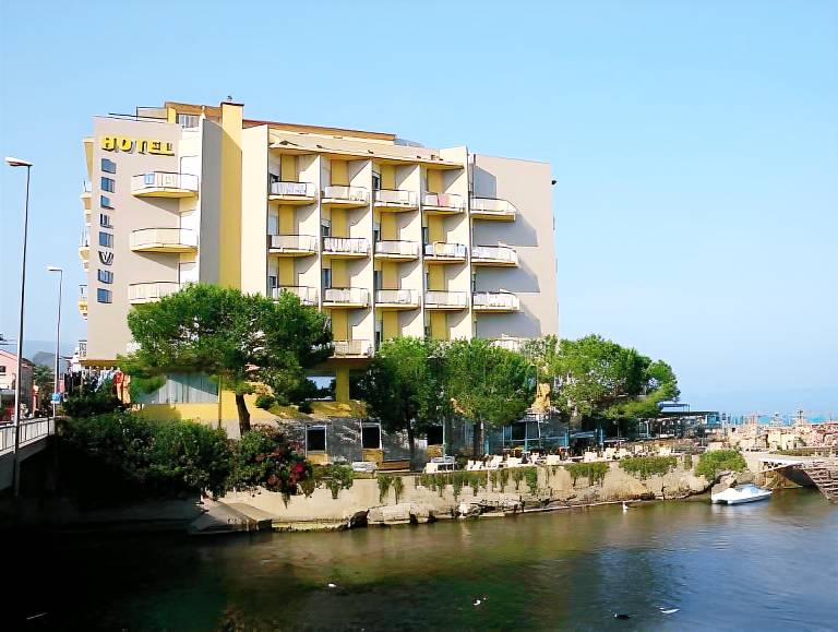 Hotel Bellevue Et Mediterranee in Diano Marina
