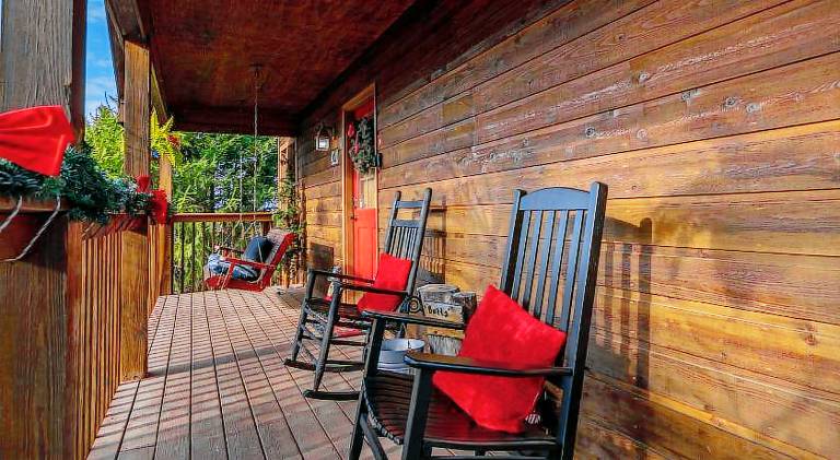 Spacious vacation home with jacuzzi | Pets allowed in Pigeon Forge, TN