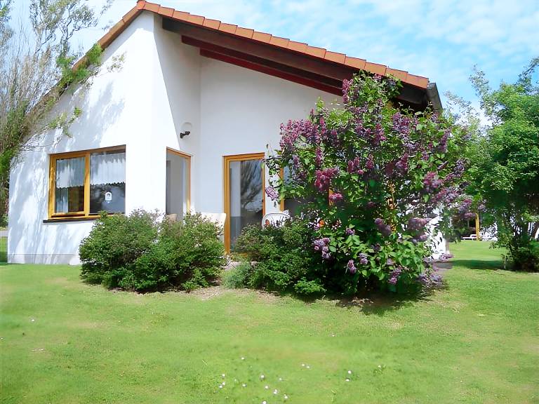 Family-oriented pleasant house with patio & yard | Garden view | Good for workation | Dogs allowed — photo 3