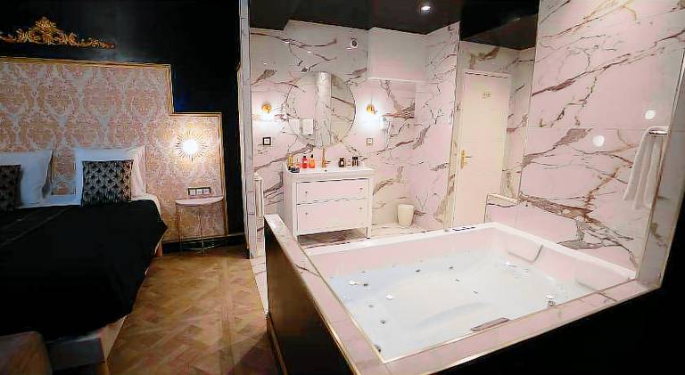 Rental apartment with jacuzzi — photo 3