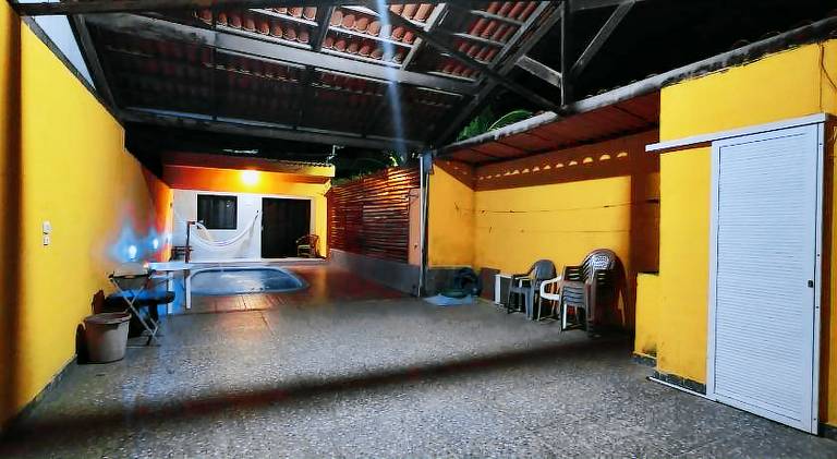 House with pool — photo 4