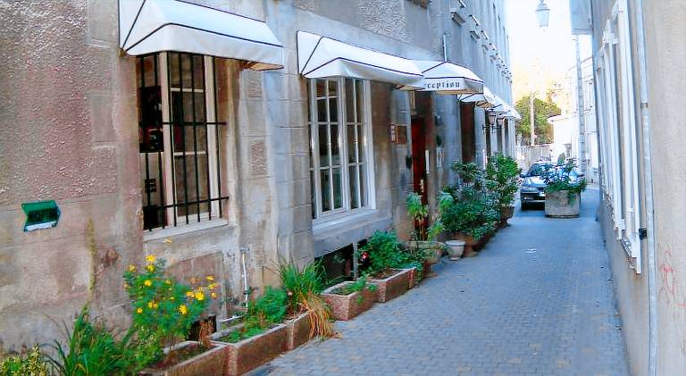 A La Porte Saint Jean