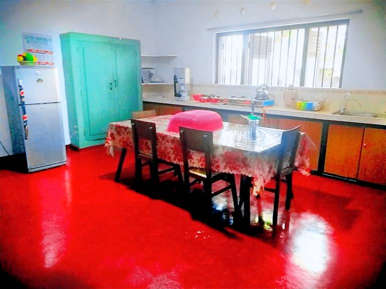 Fully equipped house with pool, yard & jacuzzi | Perfect for remote work | Dogs allowed — photo 3