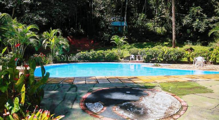 Lodge with BBQ, yard & pool | Suitable for remote work — photo 2