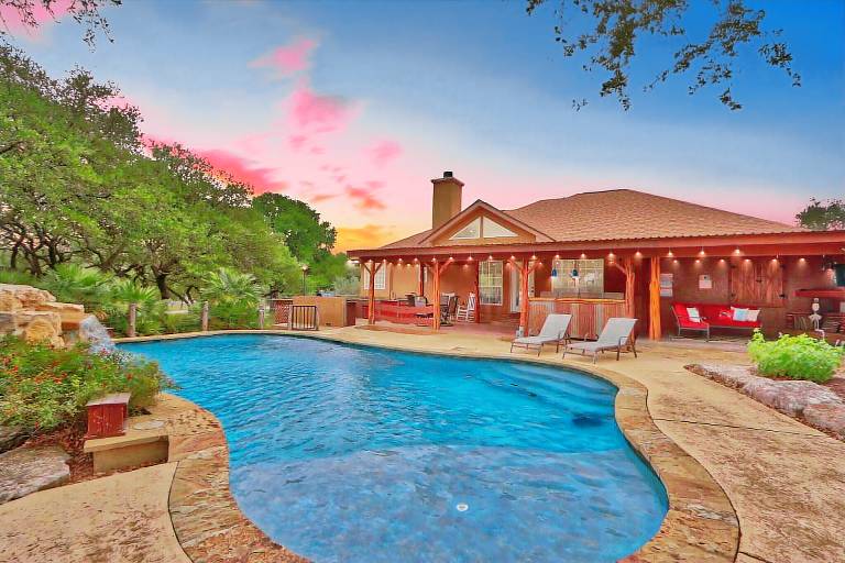 House  Canyon Lake