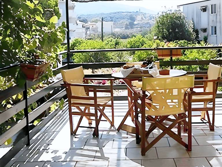 Serviced apartment with barbecue, patio & yard — photo 4