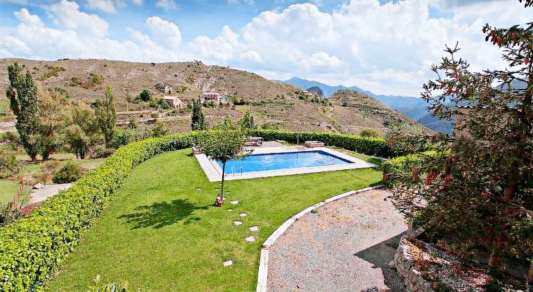 Beautiful rental apartment with private pool, terrace & barbeque | Pet-friendly in Lleida