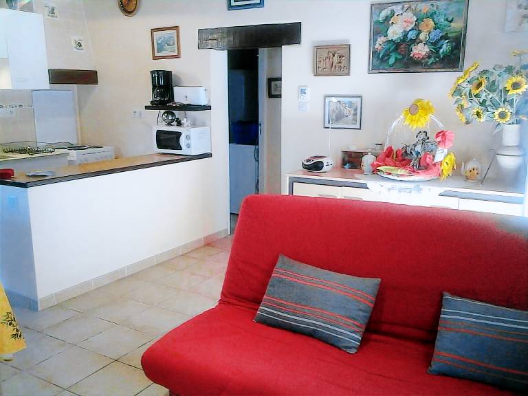Family-oriented vacation home with grill, private pool & patio | Garden view | Dogs allowed — photo 5