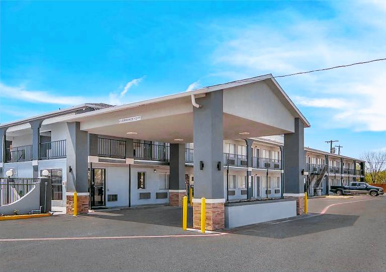 Motel  Lacy Lakeview