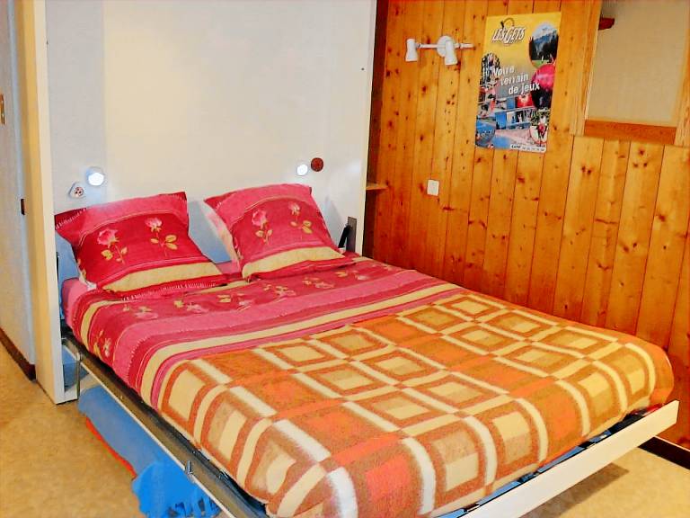 Cozy Studio for 4: Ski-In/Ski-Out, Balcony, Wi-Fi, Garage, Pet-Friendly — photo 4