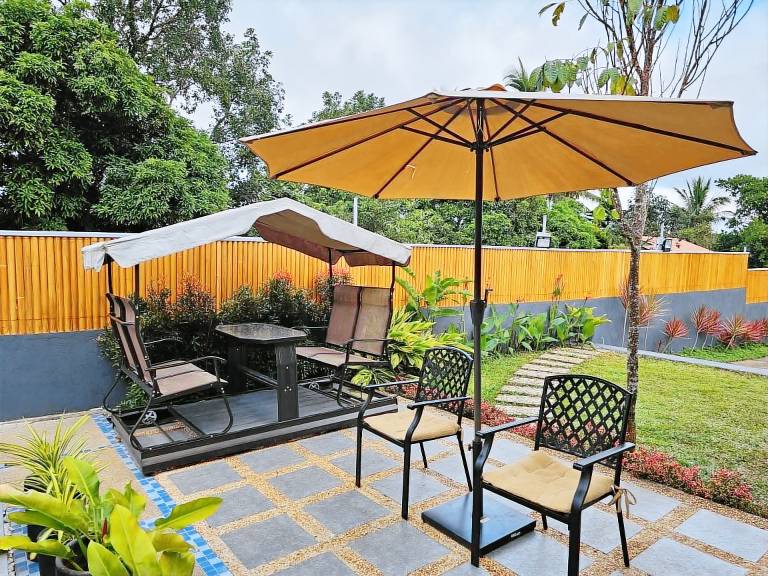 Vacation home with pool, yard & grill — photo 4