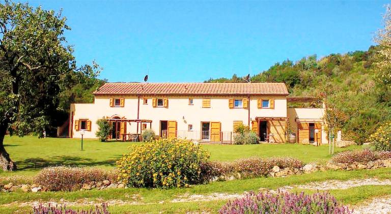 Farm with pool, patio & garden | Pets allowed in Collesalvetti