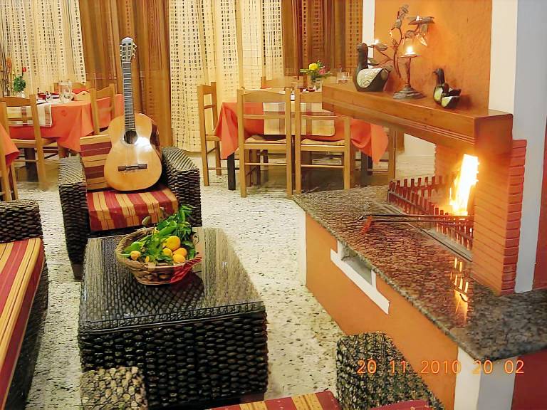 Panorama Hotel - Restaurant in Aigialeia