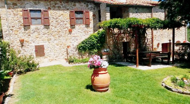 Farm with barbecue, patio & garden in Massa Marittima
