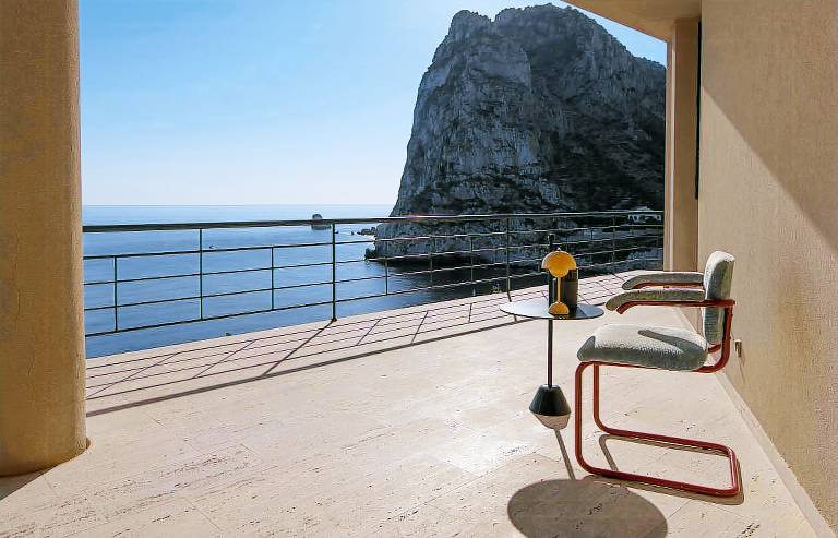Modernist villa with private sea access — photo 4