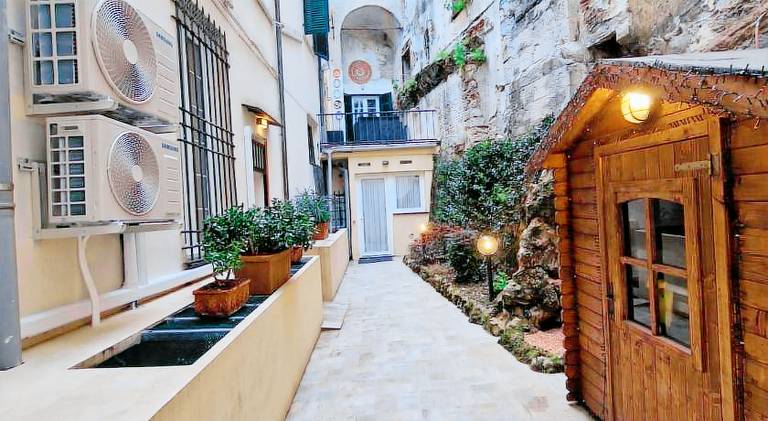 Rental apartment with terrace & yard | Near Via Giuseppe Garibaldi — photo 2