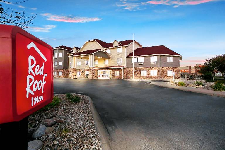 Red Roof Inn & Suites Omaha - Council Bluffs — photo 3