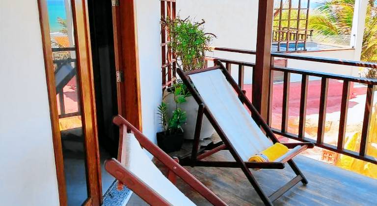 Serviced apartment with hot tub, yard & pool — photo 5