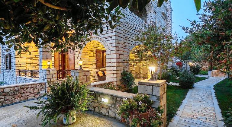 Ample villa with pool | Pet-friendly — photo 4