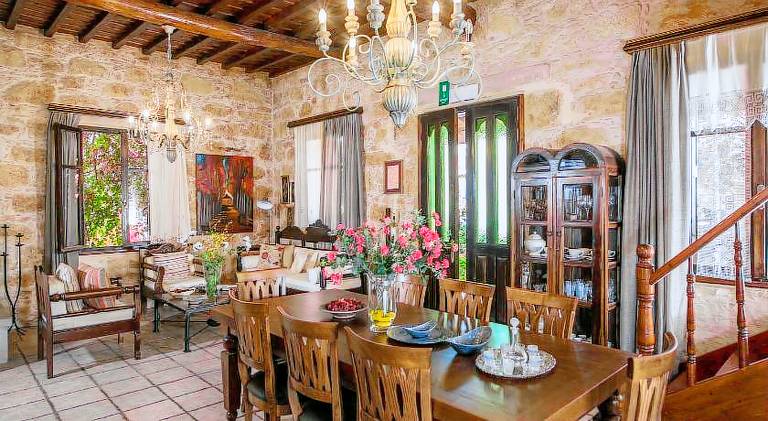 Villa with barbeque, yard & jacuzzi | Perfect for remote work — photo 3
