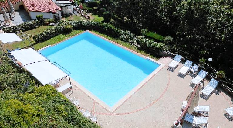 Holiday apartment with pool, terrace & grill — photo 5