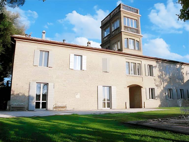 Vacation home with garden, patio & grill in Pesaro