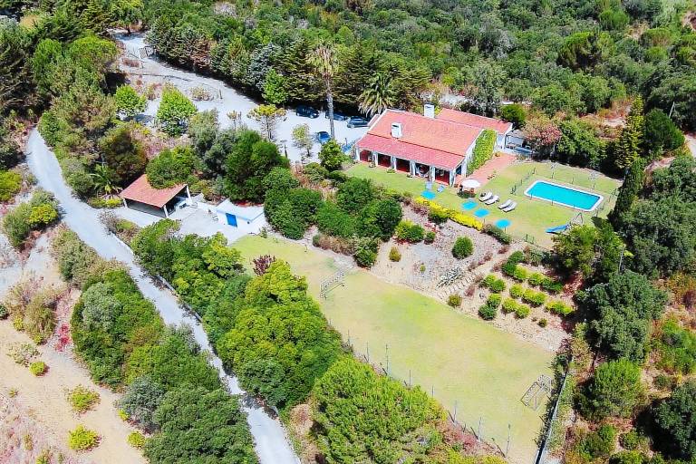 Villa with private pool, yard & fast internet | Garden view — photo 2