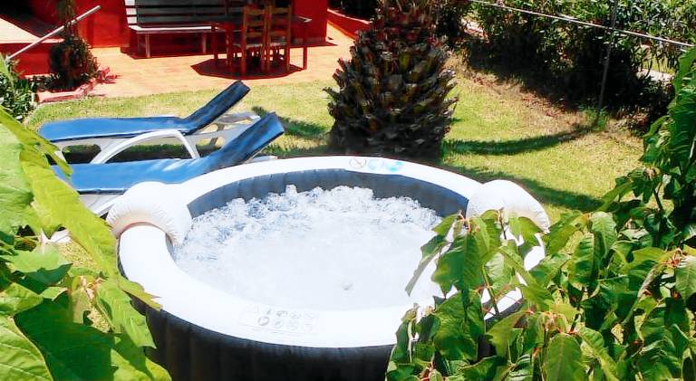 Vacation home with jacuzzi — photo 4