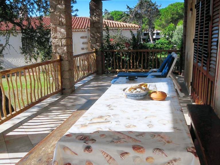 Vacation home with barbeque, patio & garden — photo 3