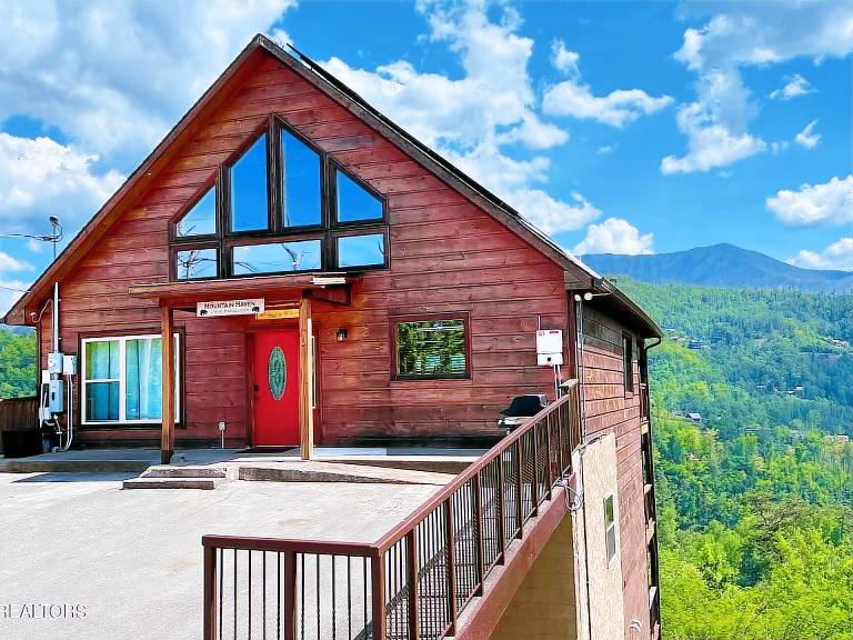 Children-friendly cabin with terrace, jacuzzi & barbeque | Mountain view | Pets are welcome — photo 3
