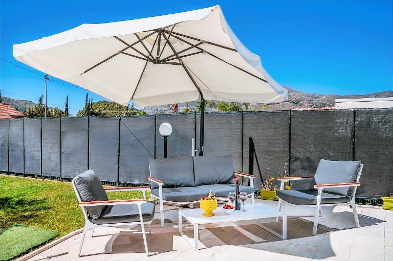 Villa with private pool, barbecue & garden — photo 4