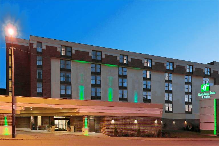 Quality Inn & Suites Downtown Mansfield — photo 2