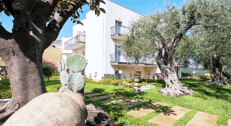 Charming rental apartment with yard, terrace & pool | Next to the beach | Pets are welcome in Giardini Naxos