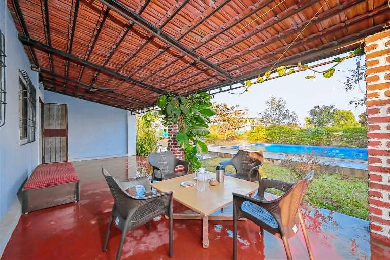 Villa with barbecue, yard & pool — photo 5