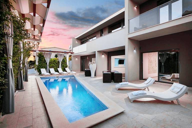 Spacious 4-BR Villa Getaway with heated pool for 12-15 guests — photo 2