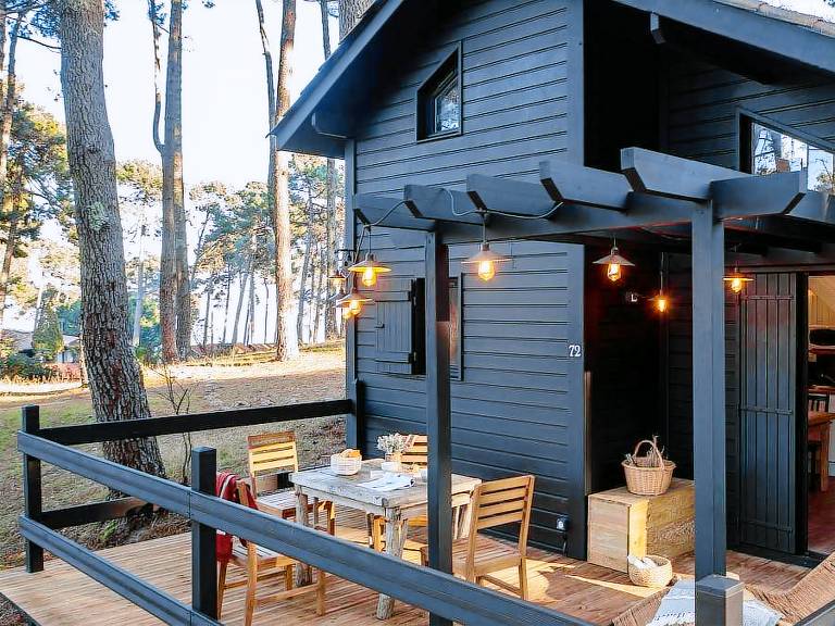 Bungalow with patio — photo 4