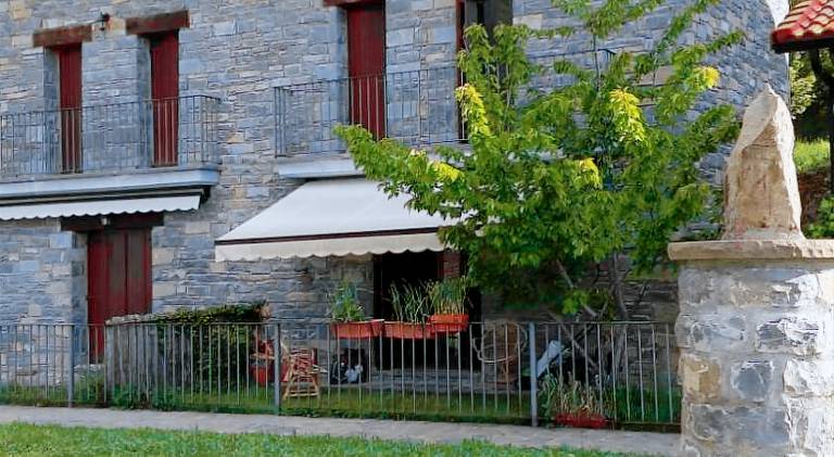 Wonderful chalet with barbeque, terrace & garden | Pets allowed in Huesca