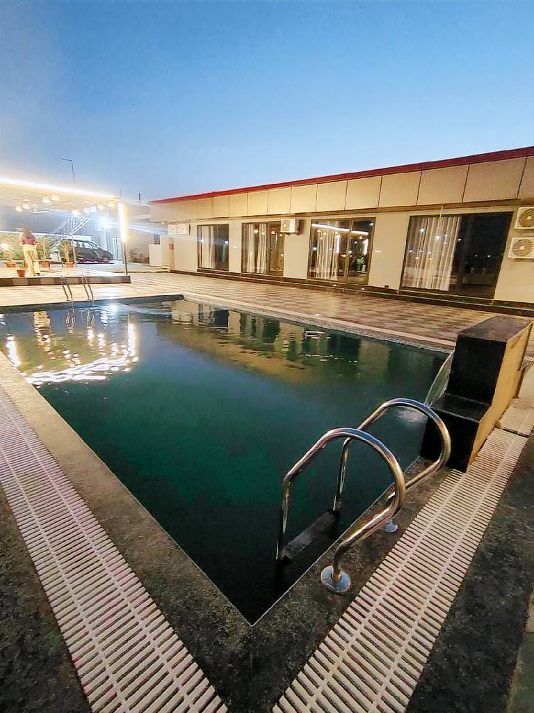 Farm with pool & garden in Jaipur