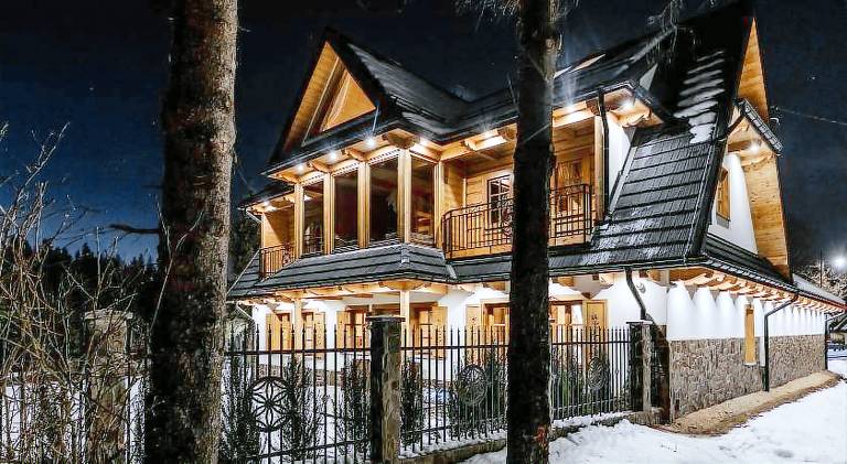 Serviced apartment with pool, hot tub & patio in Bukowina Tatrzanska