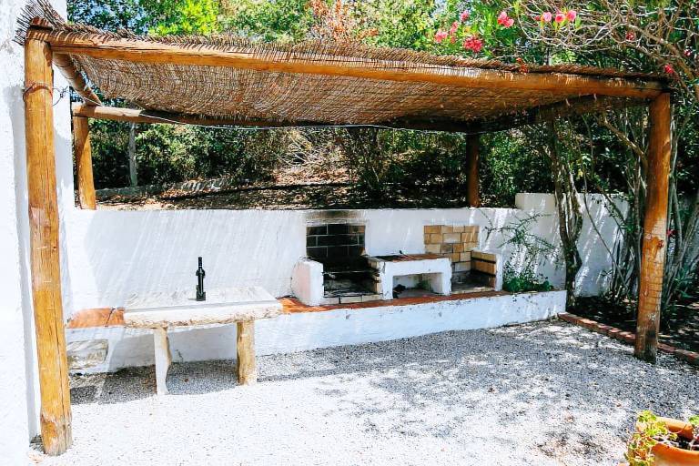 Villa with private pool, yard & fast internet | Garden view — photo 3