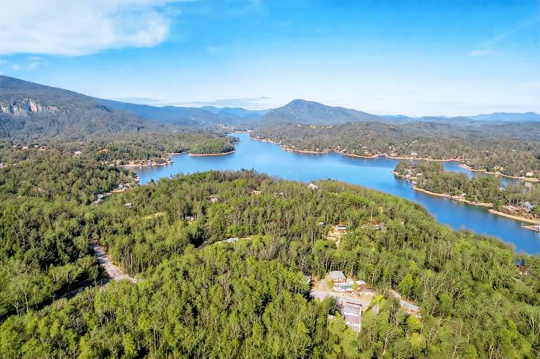 Paws Awhile Pet-Friendly Lake Lure Cabin with Mountain Views, Deck, & Easy Access to Tryon — photo 4
