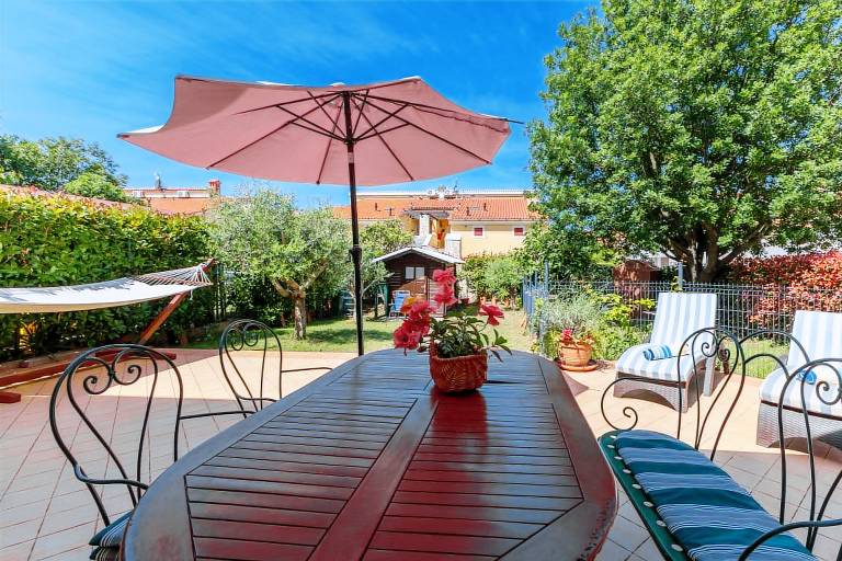 Fully equipped lovely apartment with yard, BBQ & patio | Pets are welcome — photo 3