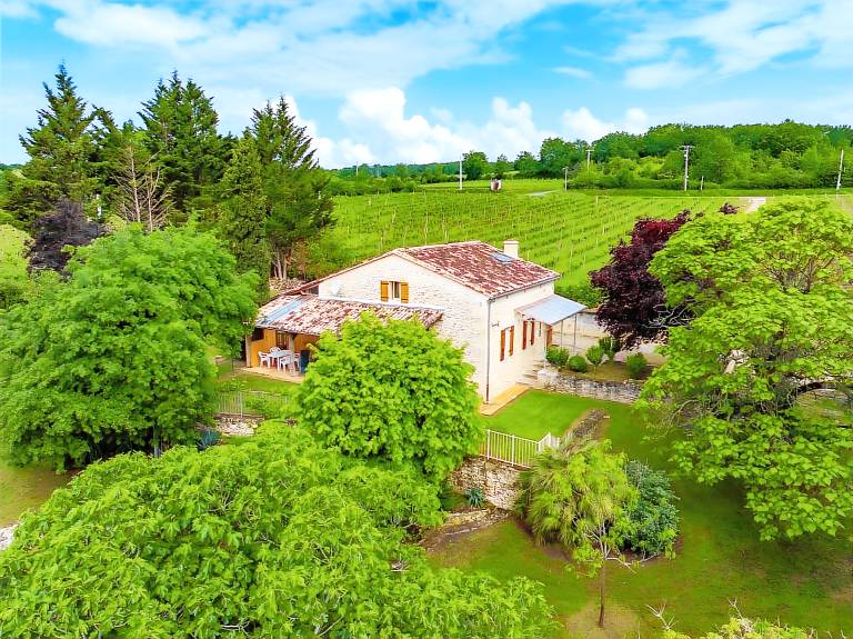 Vacation home with garden, terrace & BBQ | Garden view in Libourne