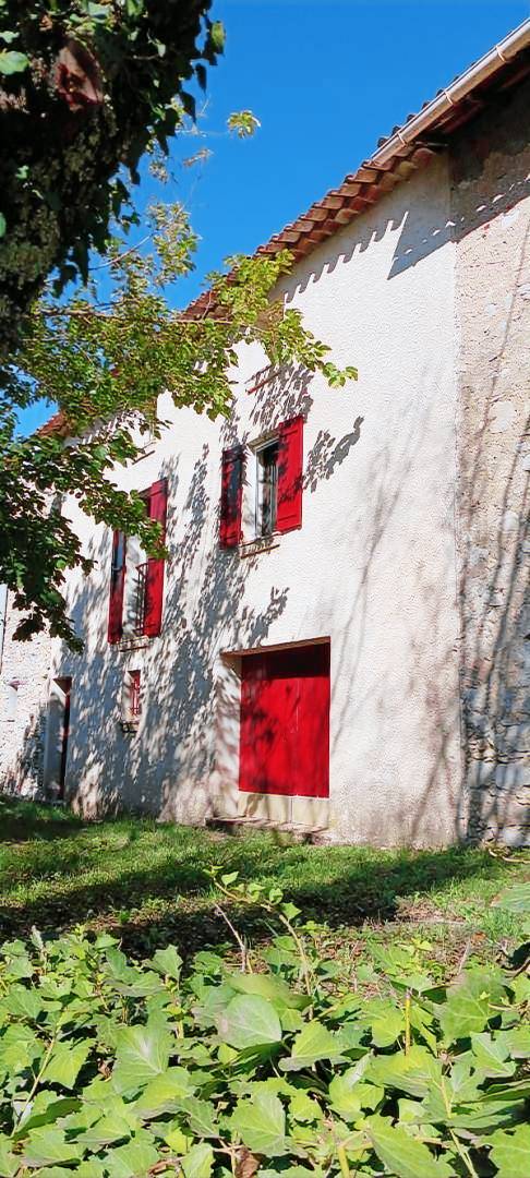 Gite with yard & terrace — photo 2