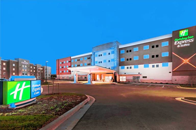 Holiday Inn Express & Suites Lenexa Overland Park Area By IHG