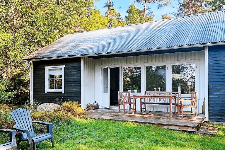 Vacation home with terrace & BBQ | Pet-friendly — photo 3